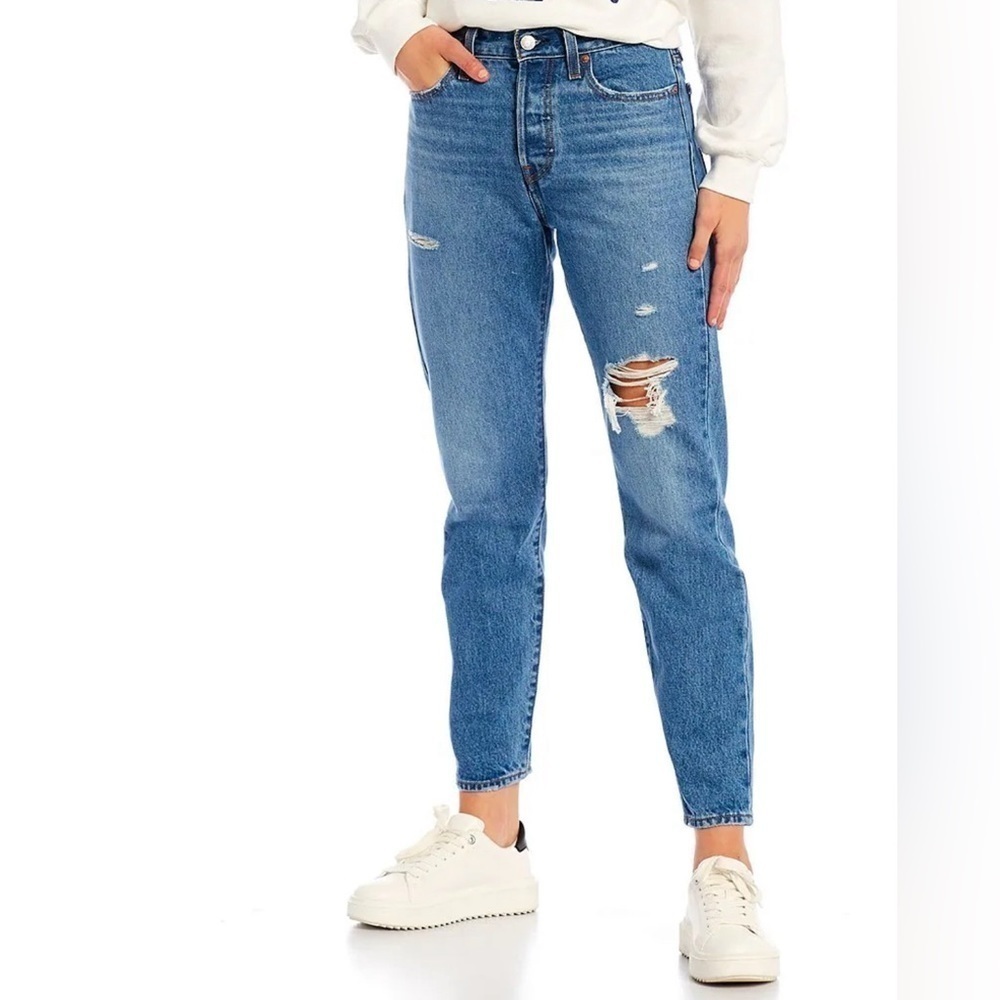Levi’s Sky High Rise Destructed Wedgie Icon Fit Ankle Straight Leg Jeans 24